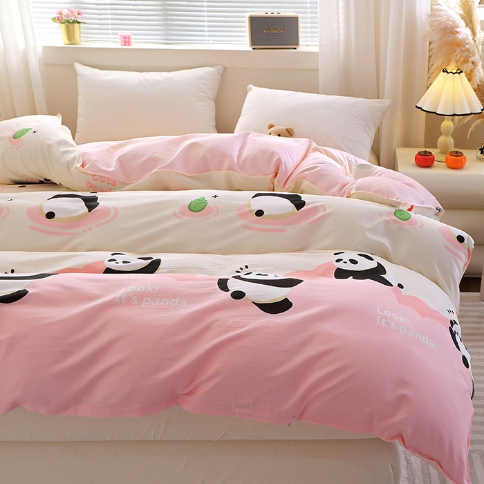 91家纺网 家纺一手货源 找家纺 馨雅家纺 2026新款简欧纯棉印花多规格四件套 熊猫乐园-粉