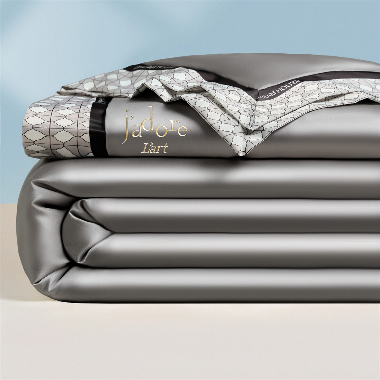 91家纺网 家纺一手货源 找家纺 （总）小久久（小九九） 2026新款水洗冰丝刺绣宽边夏被夏凉被空调被四件套-艾斯系列