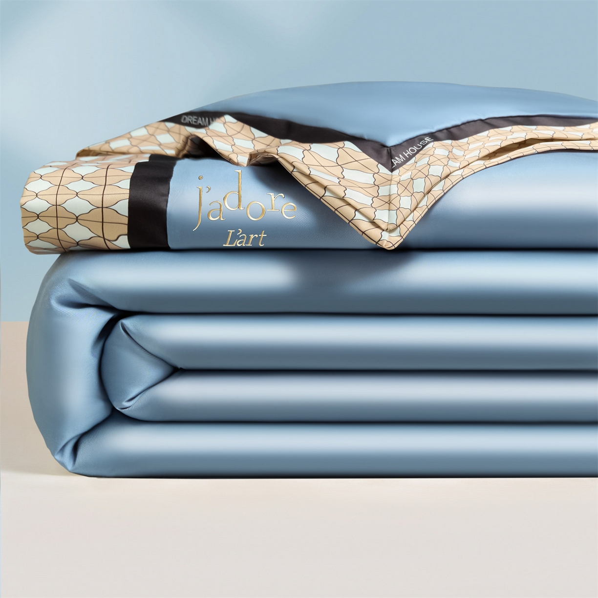 91家纺网 家纺一手货源 找家纺 （总）小久久（小九九） 2026新款水洗冰丝刺绣宽边夏被夏凉被空调被四件套-艾斯系列