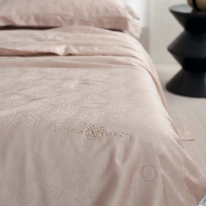 91家纺网 家纺一手货源 找家纺 丽笙被芯 2026新款兰精天丝提花蚕宝夏被夏凉被空调被 岚朵粉