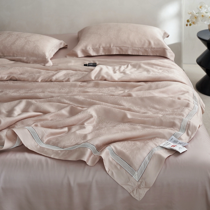 91家纺网 家纺一手货源 找家纺 丽笙被芯 2026新款兰精天丝提花蚕宝夏被夏凉被空调被 岚朵粉