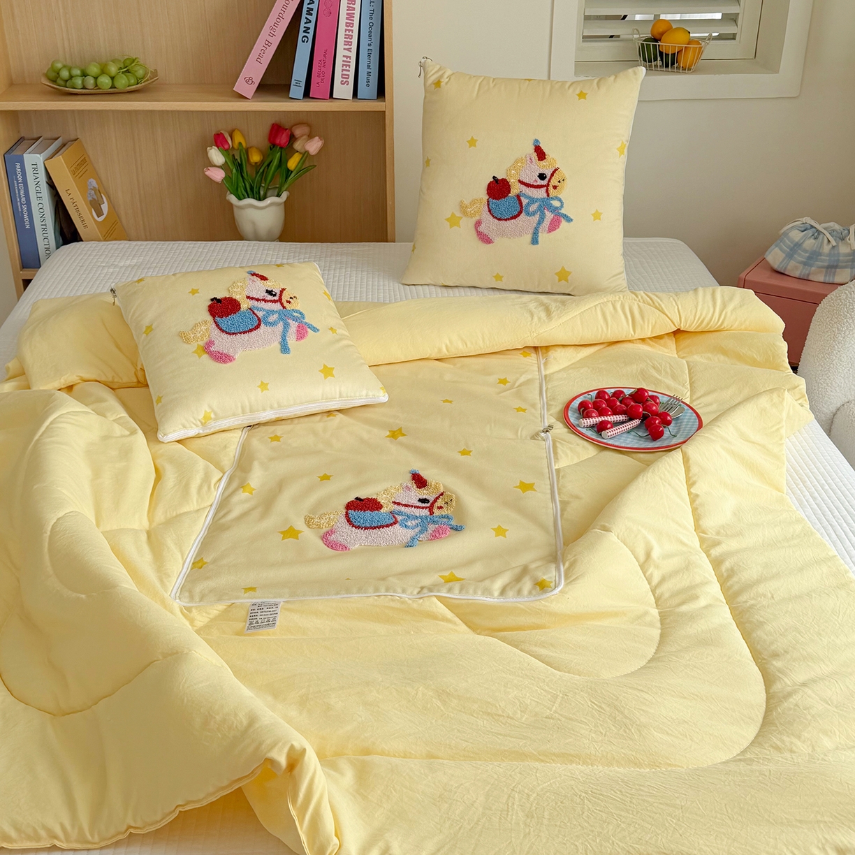 91家纺网 家纺一手货源 找家纺 番茄+ 2026新款ins风卡通毛巾绣抱枕被 星星小马