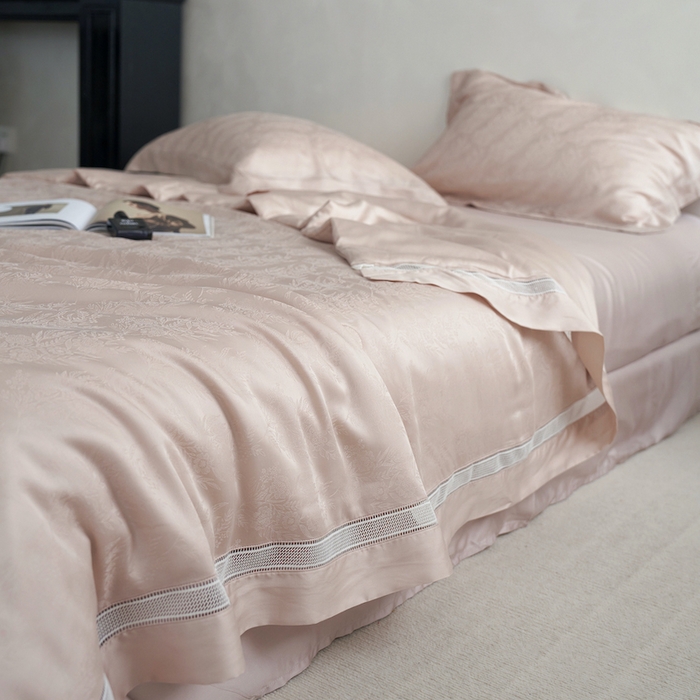 91家纺网 家纺一手货源 找家纺 丽笙被芯 2026新款兰精天丝提花蚕宝夏被夏凉被空调被 岚朵粉