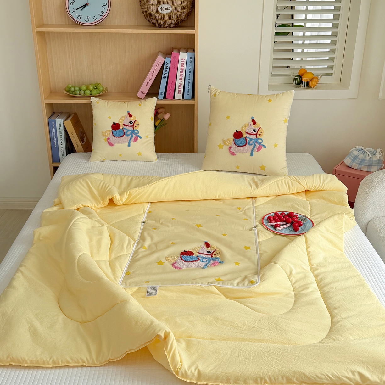 91家纺网 家纺一手货源 找家纺 番茄+ 2026新款ins风卡通毛巾绣抱枕被 星星小马