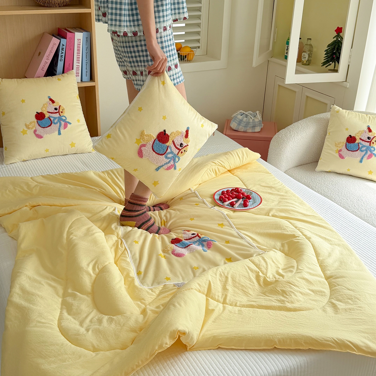 91家纺网 家纺一手货源 找家纺 番茄+ 2026新款ins风卡通毛巾绣抱枕被 星星小马