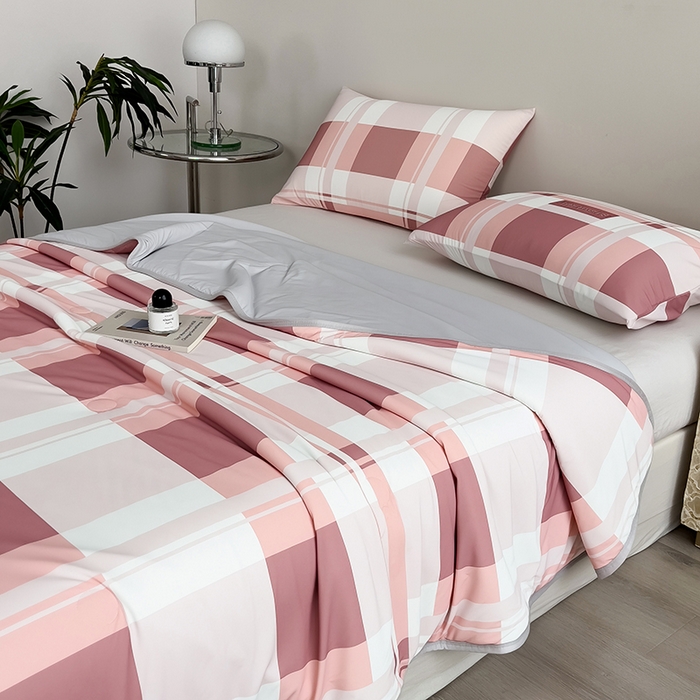 91家纺网 家纺一手货源 找家纺 世纪绒品 2026新款A类印花凉感丝夏被夏凉被空调被 豆沙格