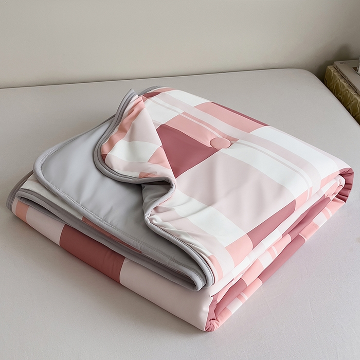 91家纺网 家纺一手货源 找家纺 世纪绒品 2026新款A类印花凉感丝夏被夏凉被空调被 豆沙格