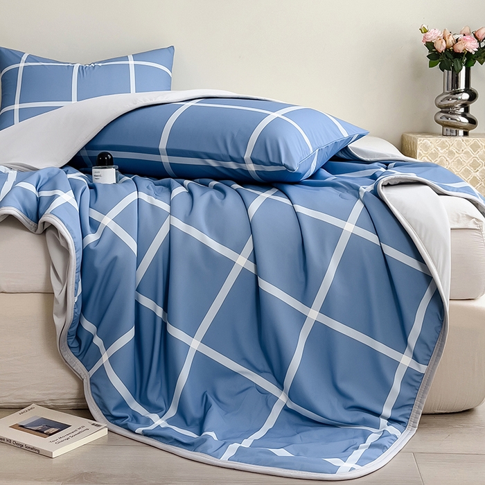 91家纺网 家纺一手货源 找家纺 世纪绒品 2026新款A类印花凉感丝夏被夏凉被空调被 海洋蓝格