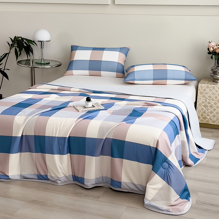 91家纺网 家纺一手货源 找家纺 世纪绒品 2026新款A类印花凉感丝夏被夏凉被空调被 雾蓝大格