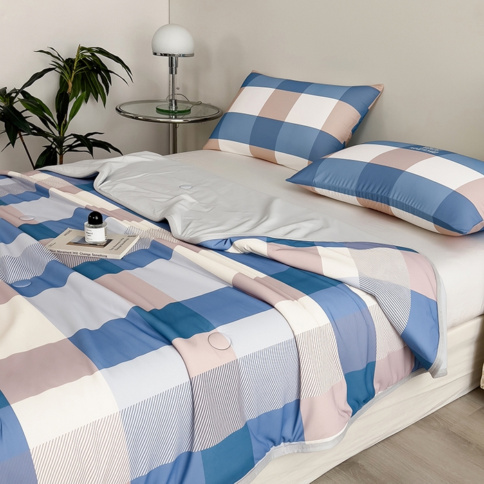 91家纺网 家纺一手货源 找家纺 世纪绒品 2026新款A类印花凉感丝夏被夏凉被空调被 雾蓝大格