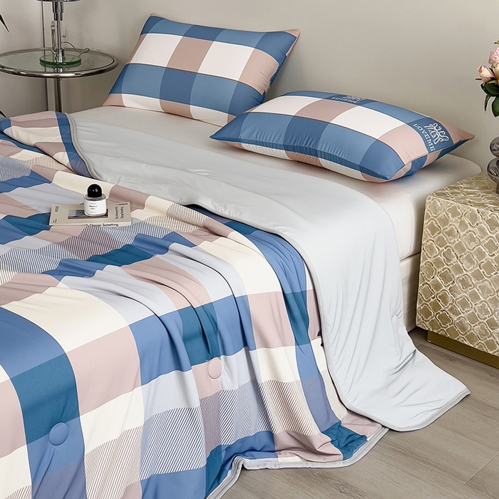 91家纺网 家纺一手货源 找家纺 世纪绒品 2026新款A类印花凉感丝夏被夏凉被空调被 雾蓝大格