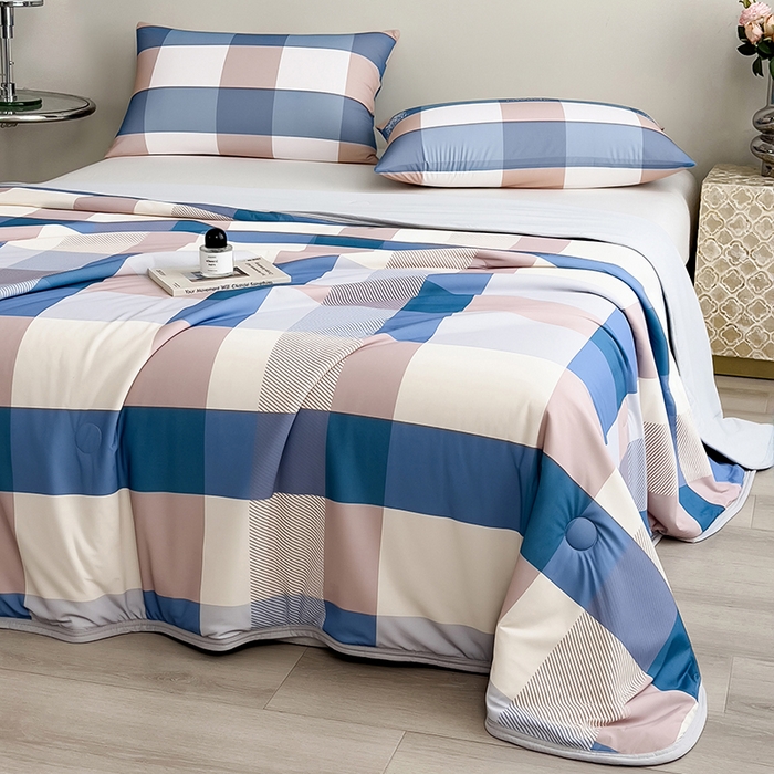 91家纺网 家纺一手货源 找家纺 世纪绒品 2026新款A类印花凉感丝夏被夏凉被空调被 雾蓝大格