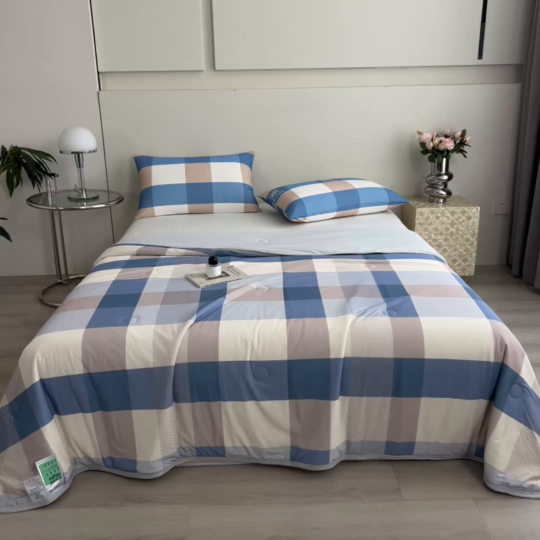 91家纺网 家纺一手货源 找家纺 世纪绒品 2026新款A类印花凉感丝夏被夏凉被空调被 雾蓝大格