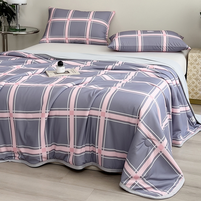 91家纺网 家纺一手货源 找家纺 世纪绒品 2026新款A类印花凉感丝夏被夏凉被空调被 英伦格纹