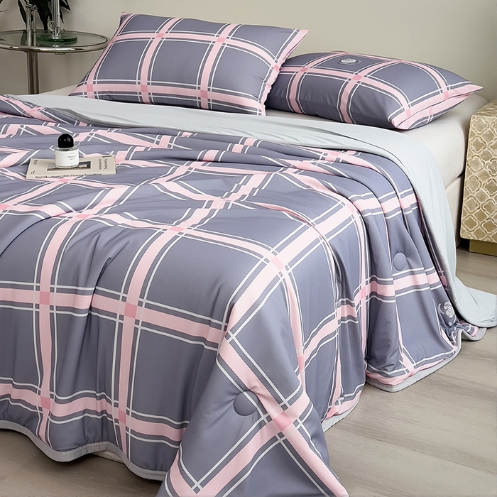 91家纺网 家纺一手货源 找家纺 世纪绒品 2026新款A类印花凉感丝夏被夏凉被空调被 英伦格纹