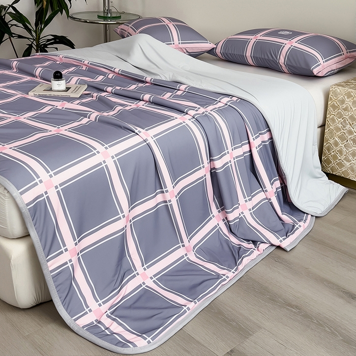 91家纺网 家纺一手货源 找家纺 世纪绒品 2026新款A类印花凉感丝夏被夏凉被空调被 英伦格纹