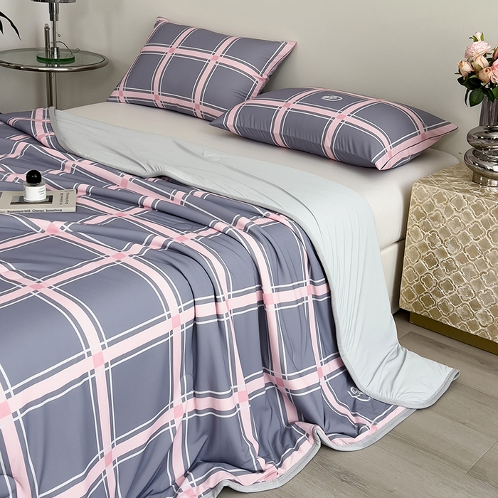 91家纺网 家纺一手货源 找家纺 世纪绒品 2026新款A类印花凉感丝夏被夏凉被空调被 英伦格纹