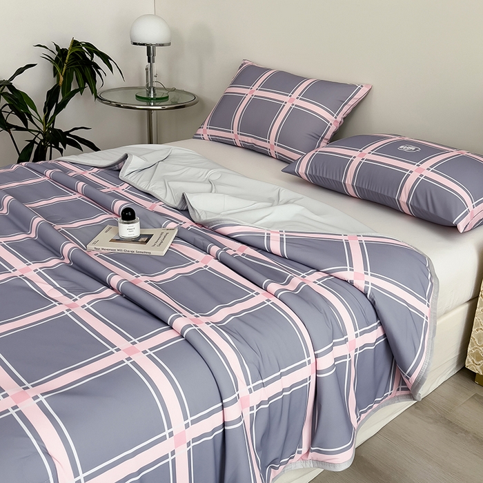 91家纺网 家纺一手货源 找家纺 世纪绒品 2026新款A类印花凉感丝夏被夏凉被空调被 英伦格纹