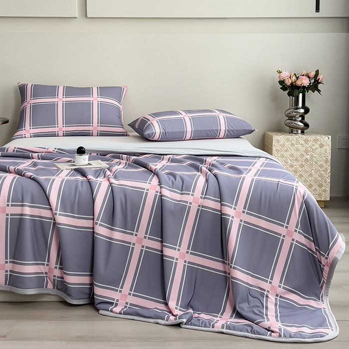 91家纺网 家纺一手货源 找家纺 世纪绒品 2026新款A类印花凉感丝夏被夏凉被空调被 英伦格纹