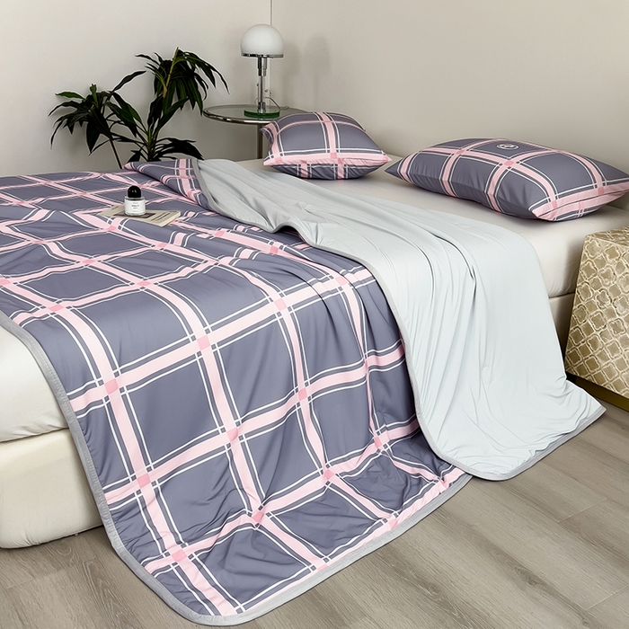 91家纺网 家纺一手货源 找家纺 世纪绒品 2026新款A类印花凉感丝夏被夏凉被空调被 英伦格纹