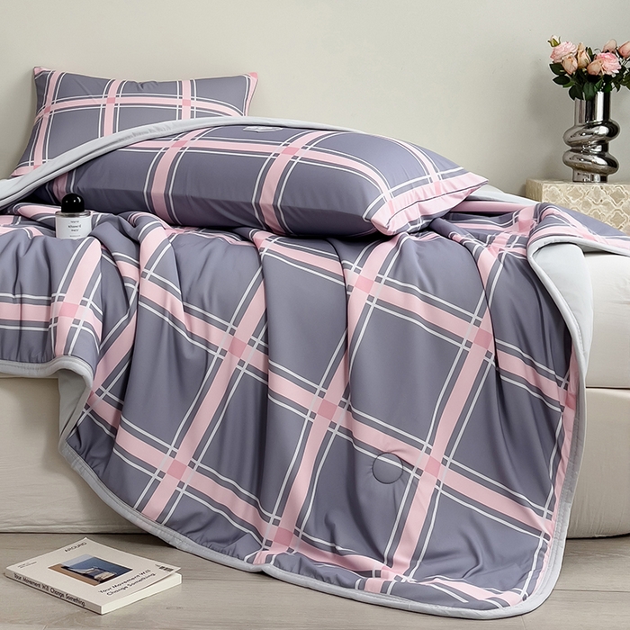 91家纺网 家纺一手货源 找家纺 世纪绒品 2026新款A类印花凉感丝夏被夏凉被空调被 英伦格纹