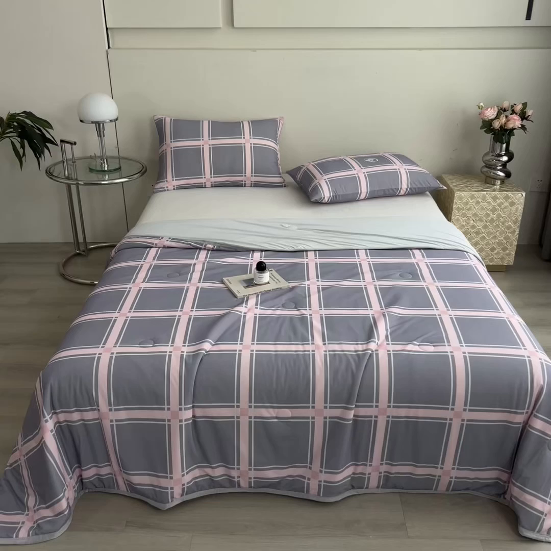 91家纺网 家纺一手货源 找家纺 世纪绒品 2026新款A类印花凉感丝夏被夏凉被空调被 英伦格纹