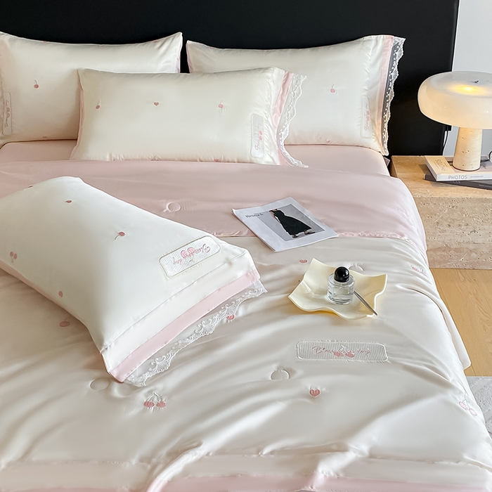 91家纺网 家纺一手货源 找家纺 置顶家纺 22026新款水洗天丝夏被刺绣樱桃四件套 克洛伊-白+粉