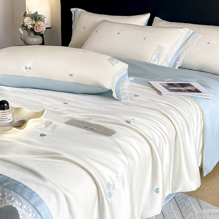 91家纺网 家纺一手货源 找家纺 置顶家纺 22026新款水洗天丝夏被刺绣樱桃四件套 克洛伊-白+蓝