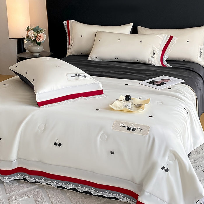 91家纺网 家纺一手货源 找家纺 置顶家纺 22026新款水洗天丝夏被刺绣樱桃四件套 克洛伊-白+黑