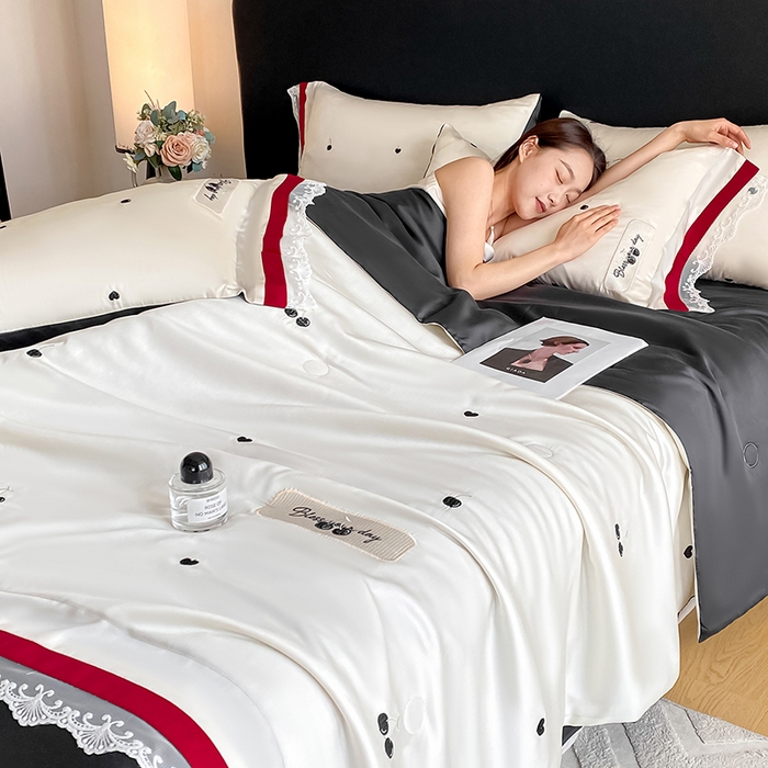 91家纺网 家纺一手货源 找家纺 置顶家纺 22026新款水洗天丝夏被刺绣樱桃四件套 克洛伊-白+黑