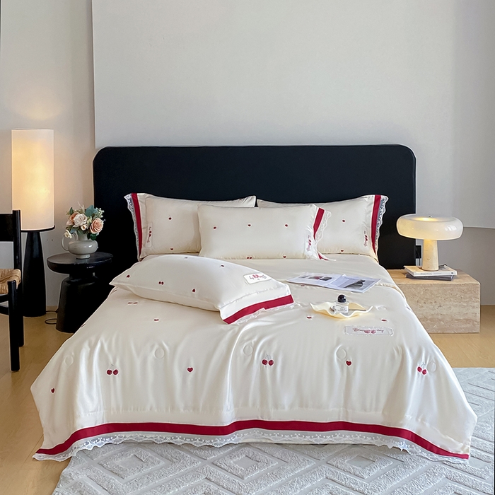 91家纺网 家纺一手货源 找家纺 置顶家纺 22026新款水洗天丝夏被刺绣樱桃四件套 克洛伊-奶白