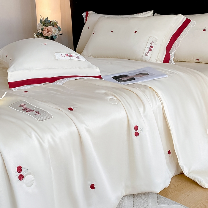 91家纺网 家纺一手货源 找家纺 置顶家纺 22026新款水洗天丝夏被刺绣樱桃四件套 克洛伊-奶白