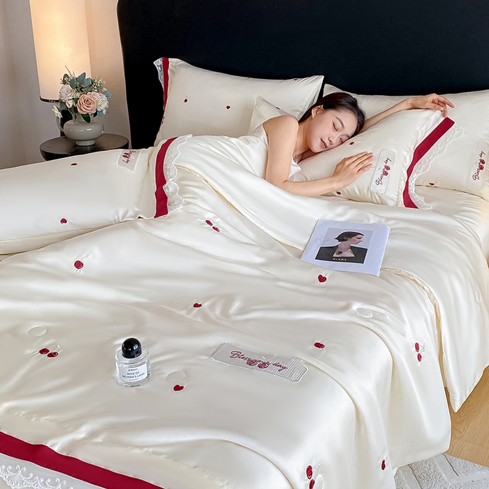 91家纺网 家纺一手货源 找家纺 置顶家纺 22026新款水洗天丝夏被刺绣樱桃四件套 克洛伊-奶白