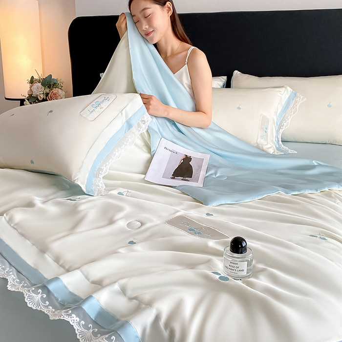 91家纺网 家纺一手货源 找家纺 置顶家纺 22026新款水洗天丝夏被刺绣樱桃四件套 克洛伊-白+蓝