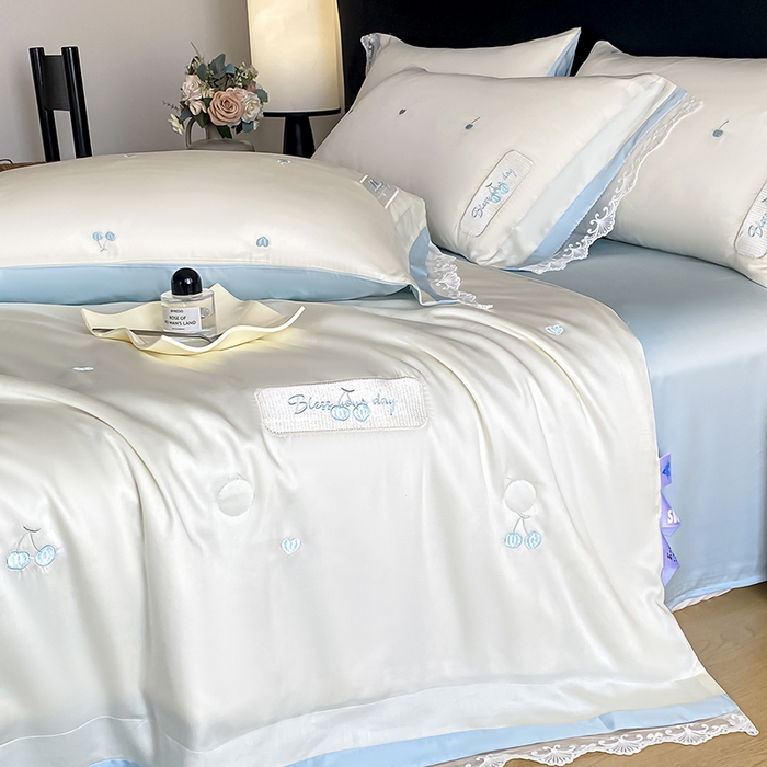 91家纺网 家纺一手货源 找家纺 置顶家纺 22026新款水洗天丝夏被刺绣樱桃四件套 克洛伊-白+蓝