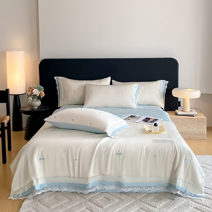 91家纺网 家纺一手货源 找家纺 置顶家纺 22026新款水洗天丝夏被刺绣樱桃四件套 克洛伊-白+蓝