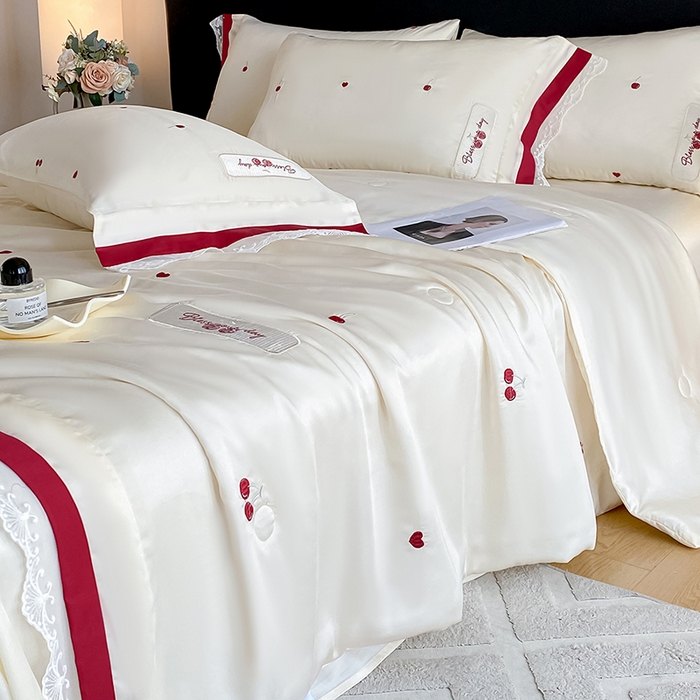 91家纺网 家纺一手货源 找家纺 置顶家纺 22026新款水洗天丝夏被刺绣樱桃四件套 克洛伊-奶白