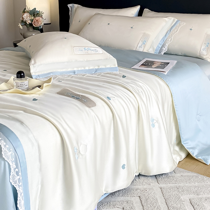 91家纺网 家纺一手货源 找家纺 置顶家纺 22026新款水洗天丝夏被刺绣樱桃四件套 克洛伊-白+蓝