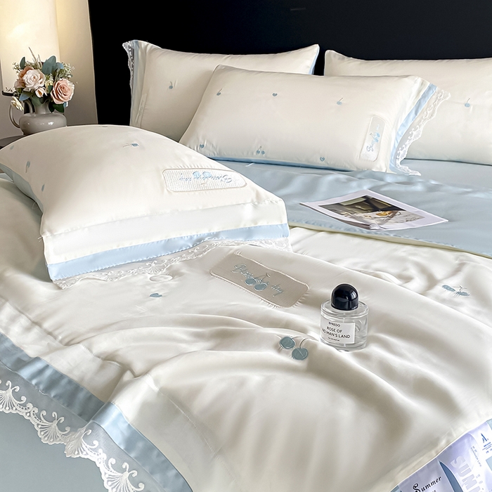 91家纺网 家纺一手货源 找家纺 置顶家纺 22026新款水洗天丝夏被刺绣樱桃四件套 克洛伊-白+蓝