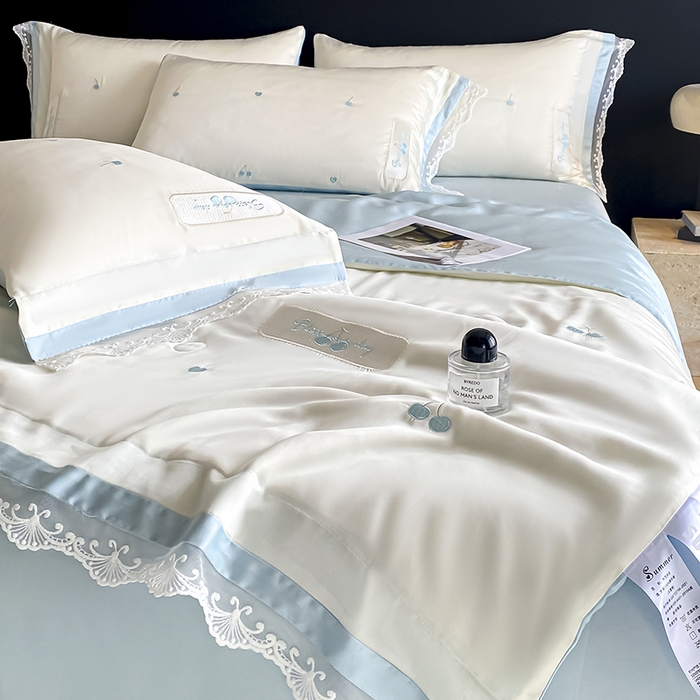 91家纺网 家纺一手货源 找家纺 置顶家纺 22026新款水洗天丝夏被刺绣樱桃四件套 克洛伊-白+蓝