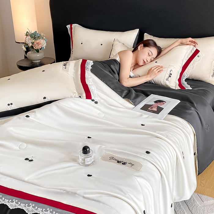 91家纺网 家纺一手货源 找家纺 置顶家纺 22026新款水洗天丝夏被刺绣樱桃四件套 克洛伊-白+黑