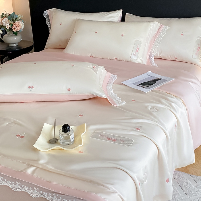 91家纺网 家纺一手货源 找家纺 置顶家纺 22026新款水洗天丝夏被刺绣樱桃四件套 克洛伊-白+粉