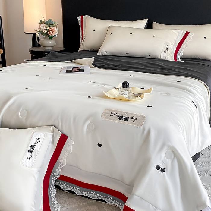 91家纺网 家纺一手货源 找家纺 置顶家纺 22026新款水洗天丝夏被刺绣樱桃四件套 克洛伊-白+黑