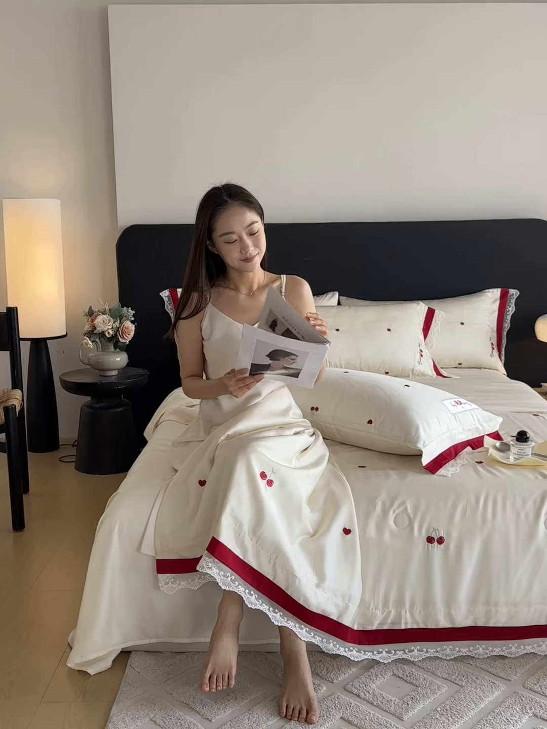 91家纺网 家纺一手货源 找家纺 置顶家纺 22026新款水洗天丝夏被刺绣樱桃四件套 克洛伊-奶白