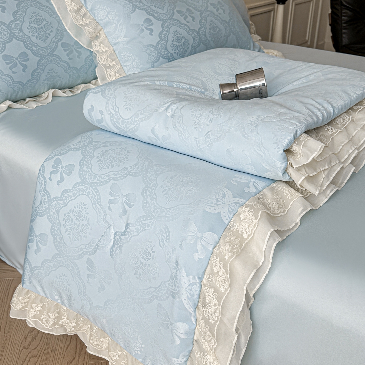 91家纺网 家纺一手货源 找家纺 你好美丽 2026新款水洗真丝蕾丝花边夏被夏凉被空调被四件套-夏梦 夏梦蓝