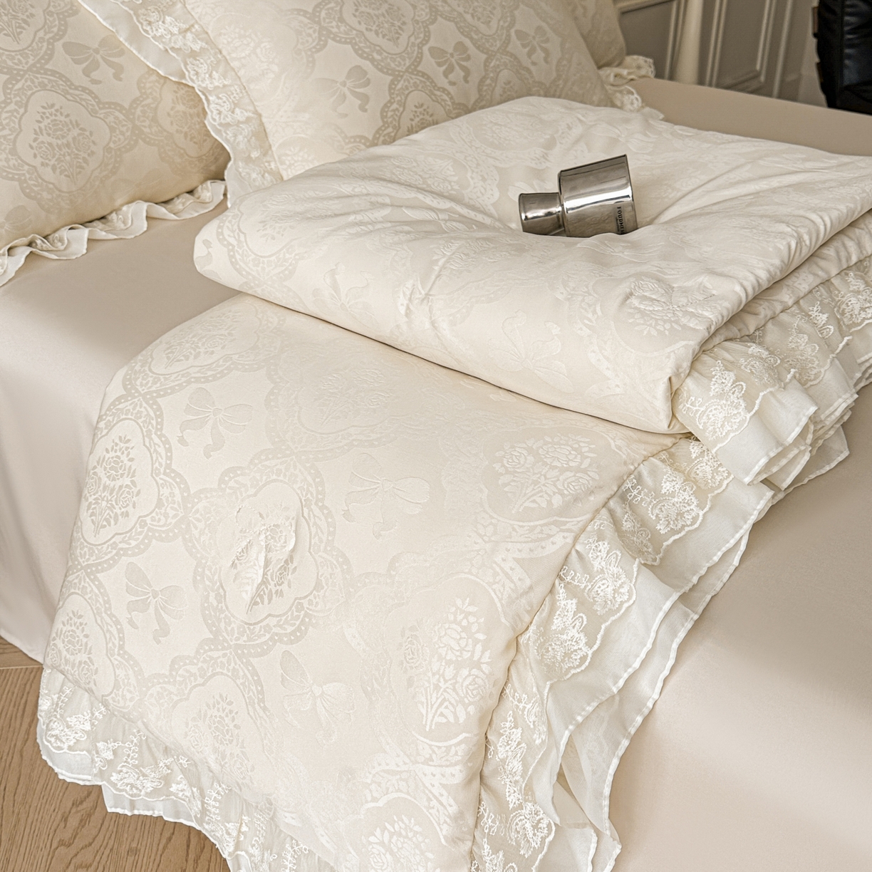 91家纺网 家纺一手货源 找家纺 你好美丽 2026新款水洗真丝蕾丝花边夏被夏凉被空调被四件套-夏梦 夏梦杏