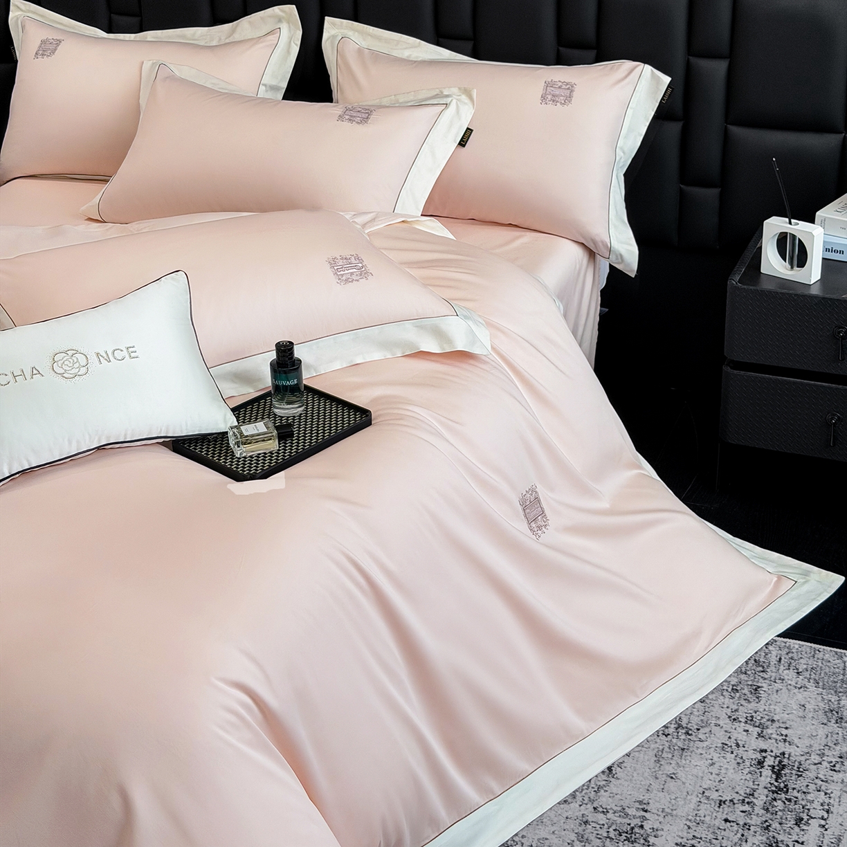 91家纺网 家纺一手货源 找家纺 莱势 2026新品A类100支全棉纯棉50x50s埃及贡缎长绒棉刺绣绣花四件套高端礼盒-仙本娜 仙本娜 轻奢粉