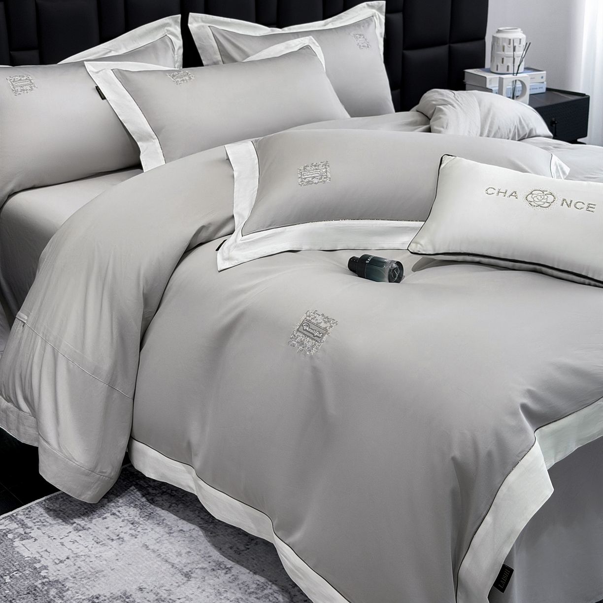 91家纺网 家纺一手货源 找家纺 莱势 2026新品A类100支全棉纯棉50x50s埃及贡缎长绒棉刺绣绣花四件套高端礼盒-仙本娜 仙本娜 绅士灰