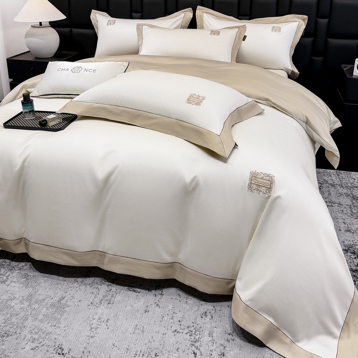 91家纺网 家纺一手货源 找家纺 莱势 2026新品A类100支全棉纯棉50x50s埃及贡缎长绒棉刺绣绣花四件套高端礼盒-仙本娜 仙本娜 香槟金