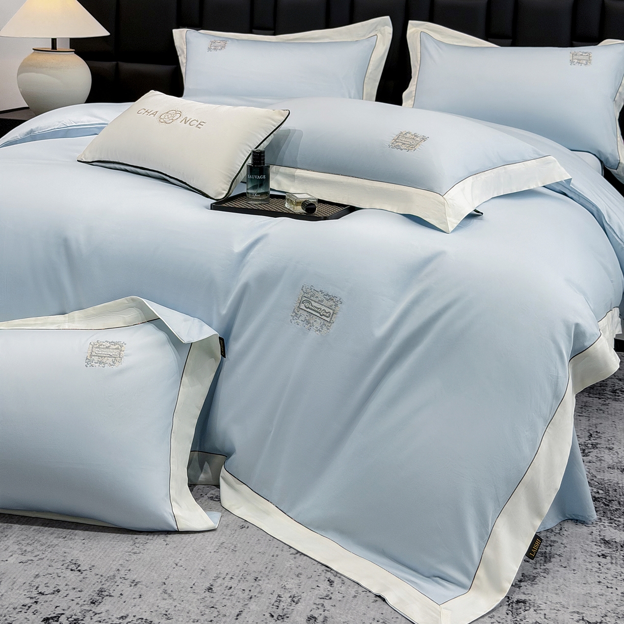 91家纺网 家纺一手货源 找家纺 莱势 2026新品A类100支全棉纯棉50x50s埃及贡缎长绒棉刺绣绣花四件套高端礼盒-仙本娜 仙本娜 天空蓝